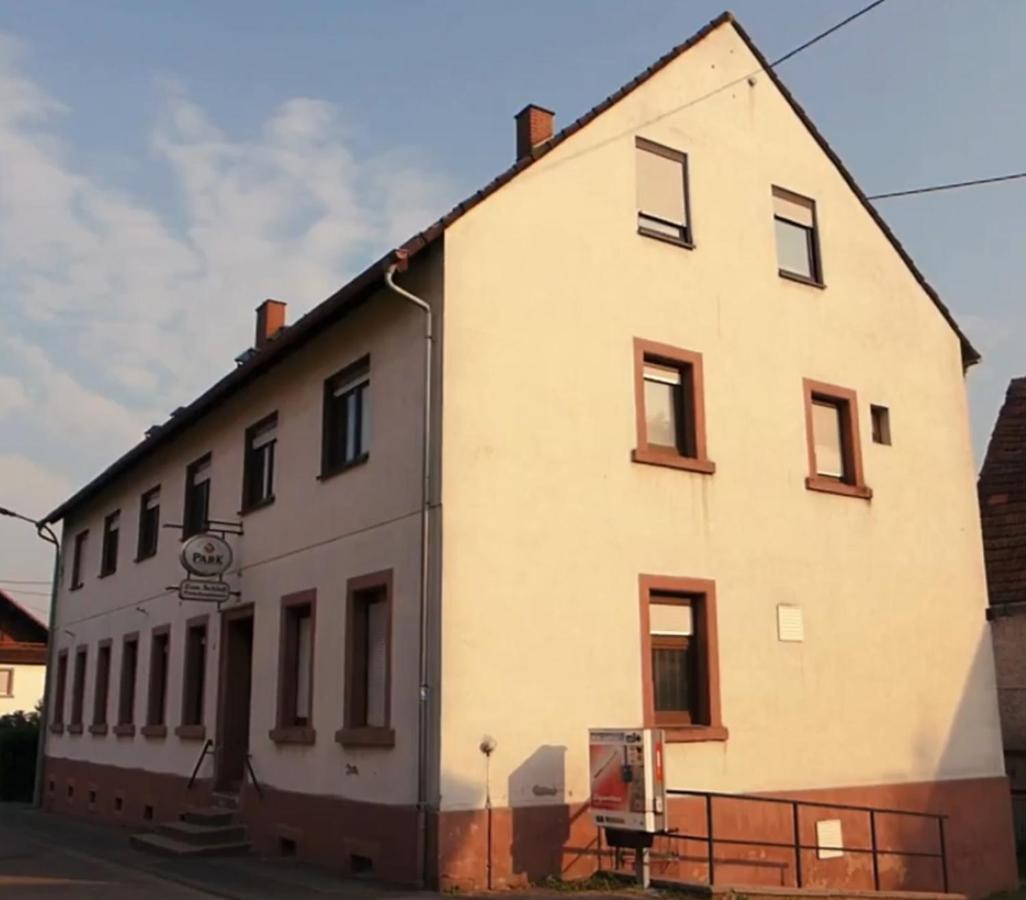 Gasthaus Zum Schloss Lemberg Dış mekan fotoğraf